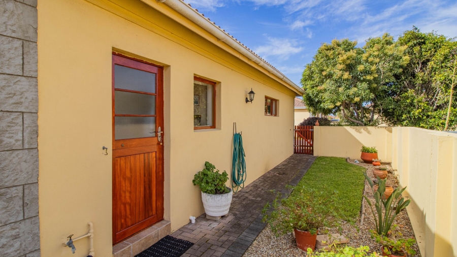 3 Bedroom Property for Sale in Sandbaai Western Cape